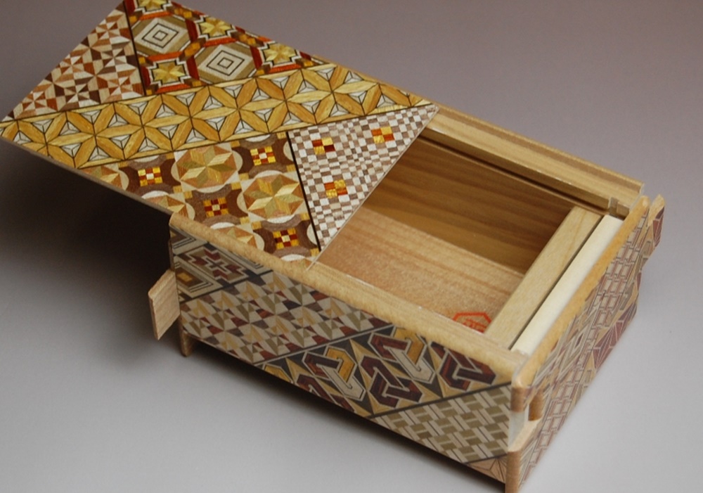 Box Secret box 12 tricks Small parquet pattern 4-sun size - Hakone wood ...