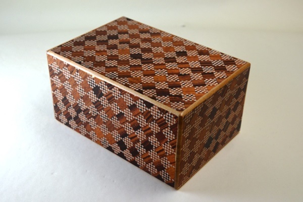 Box, Secret box, 10 tricks, Red checkered pattern with drawer, 6-sun size - Hakone wood mosaic, Wood crafts-Hakone wood mosaic-Japanese Wood and bamboo crafts
