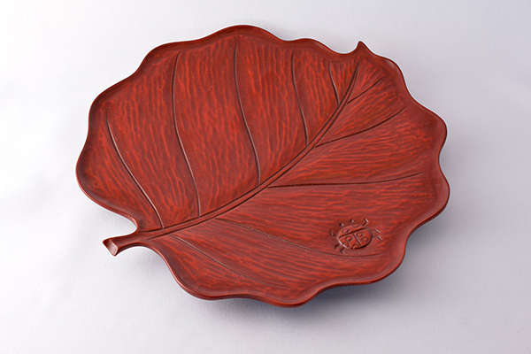 Tableware, Leaf shaped plate, Ladybird carving - Toshiki Ozono, Kamakura carved lacquerware-Kamakura carved lacquerware-Japanese Lacquerware