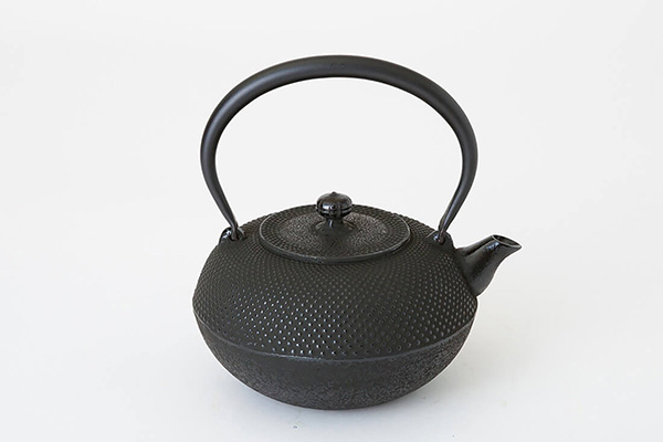 Tea supplies, Iron kettle Round shape Arare No.15, 1.5L, Nambu ironware, Metalwork-Nambu ironware-Japanese Metalwork