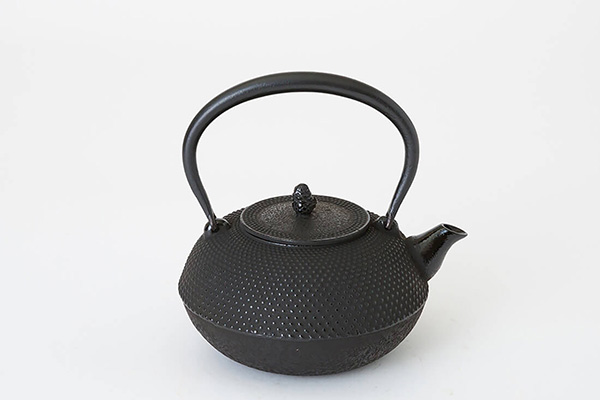 Tea supplies, Iron kettle Round shape Arare No.10, 1.3L, Nambu ironware, Metalwork-Nambu ironware-Japanese Metalwork