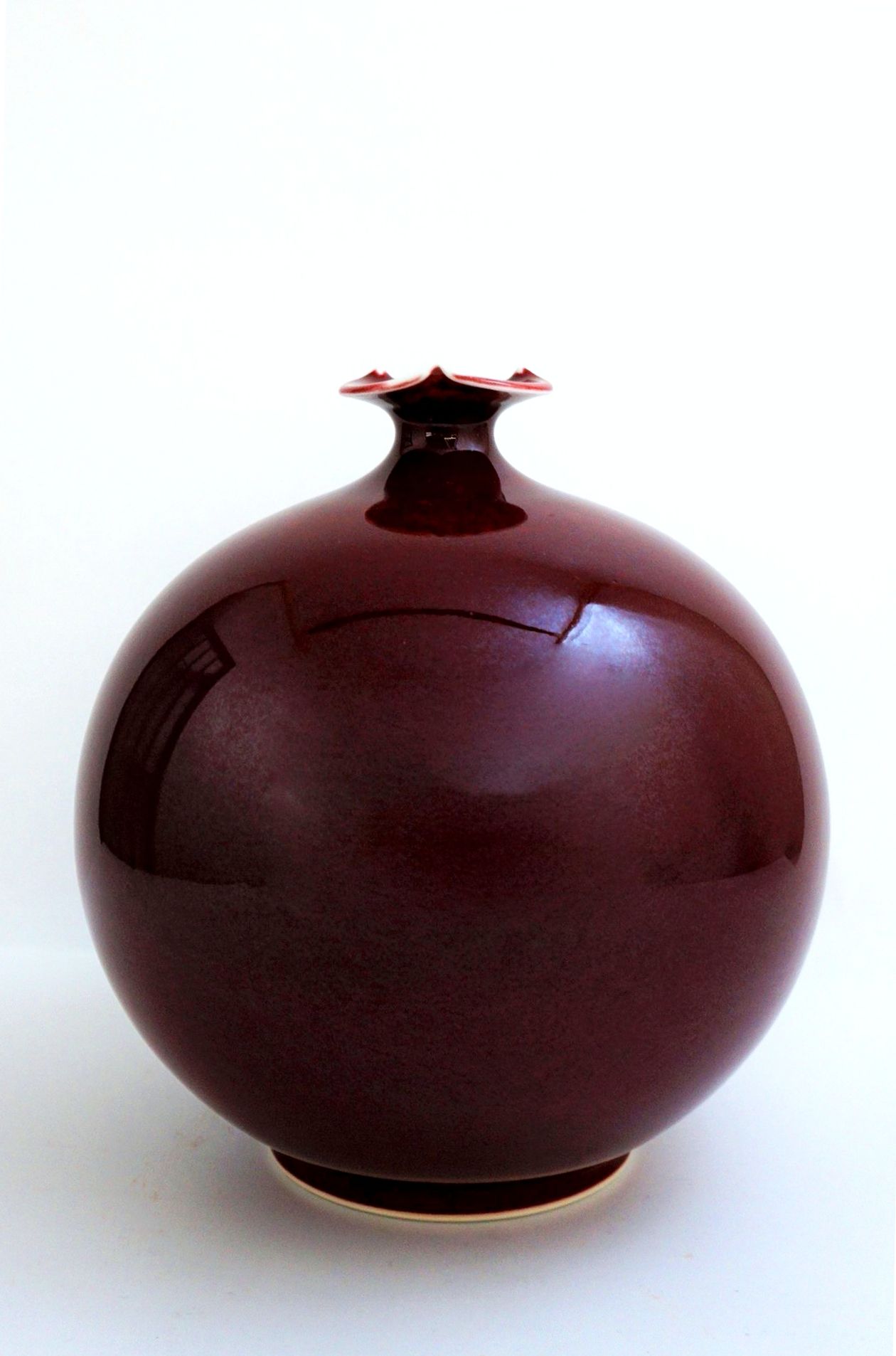 Flower vessel, Cinnabar vase, round shape